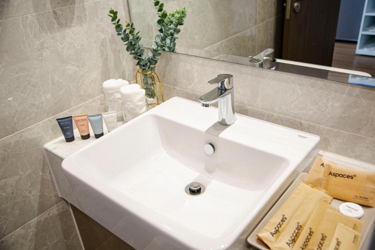 Aspaces Serviced Apartments - Vinhomes West Point ハノイ市 エクステリア 写真